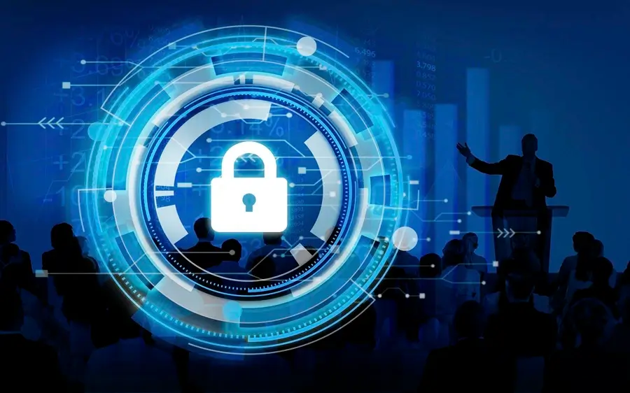 Empreendedor digital implementando cibersegurança em 2026 para proteger seu negócio das principais ameaças cibernéticas da nova era online